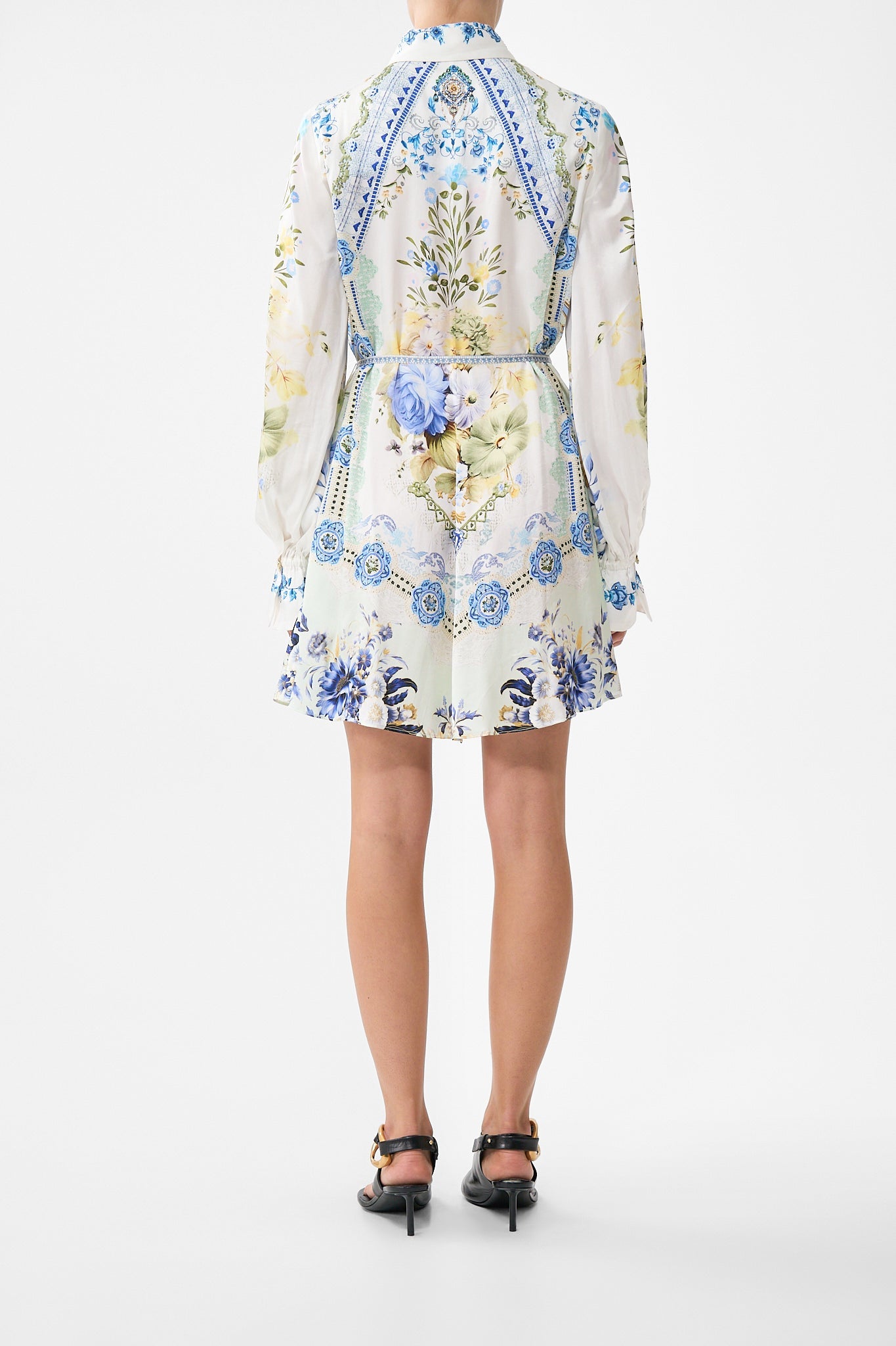 The CAMILLA LACE UP KAFTAN WITH HEM RUFFLE SEVILLIAN STYLE in our  print.