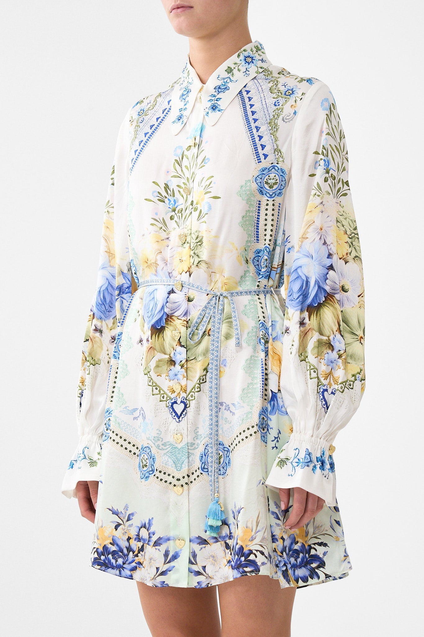 The CAMILLA LACE UP KAFTAN WITH HEM RUFFLE SEVILLIAN STYLE in our  print.
